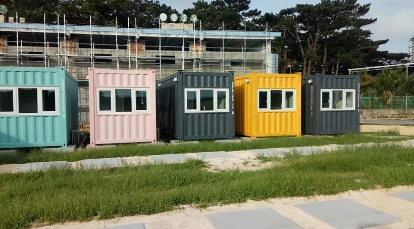 為什么選擇集裝箱板房